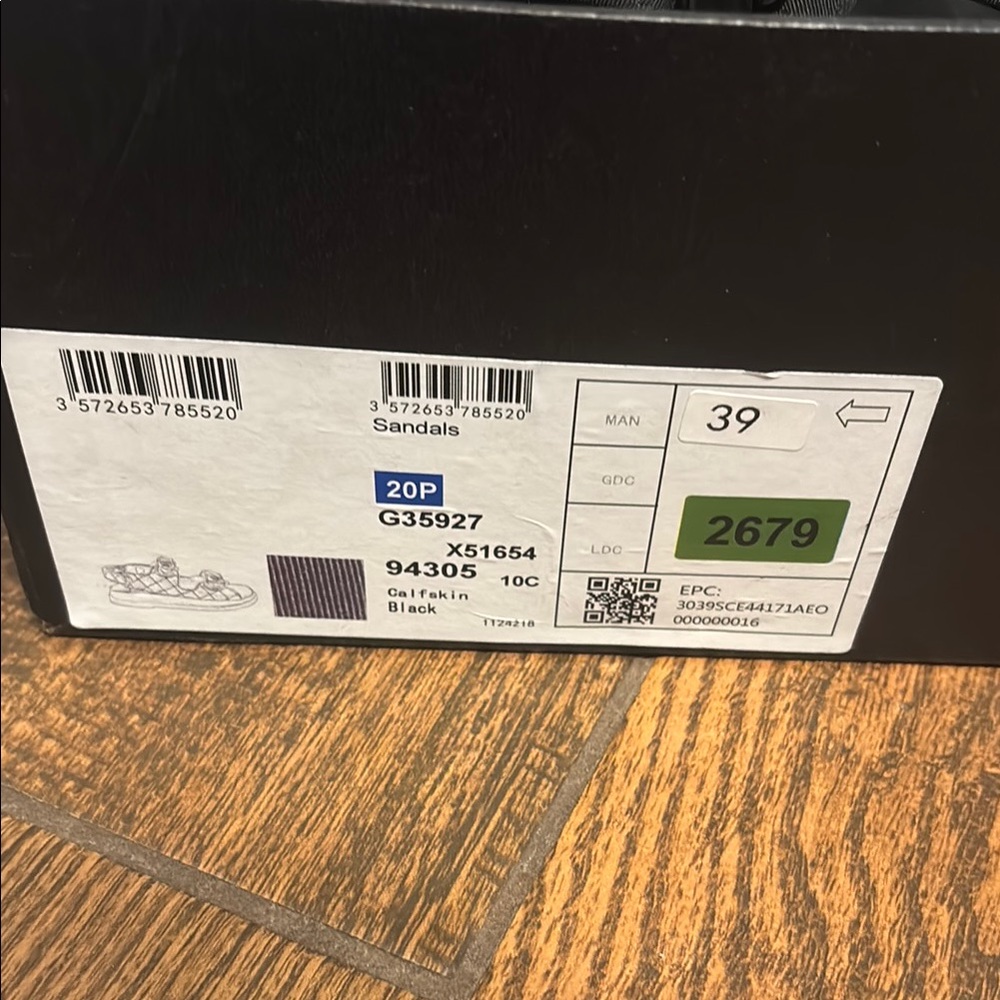 CHANEL Black Sandals with Interlocking CC Logo - Picture 5 of 5
